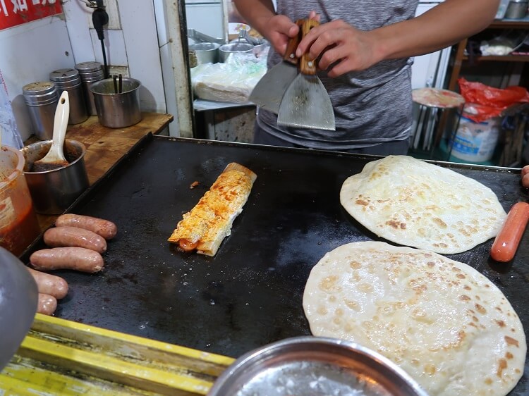 Street food vendor China accepts Alipay
